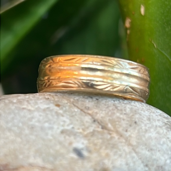 14 karat gold band - Picture 6 of 8